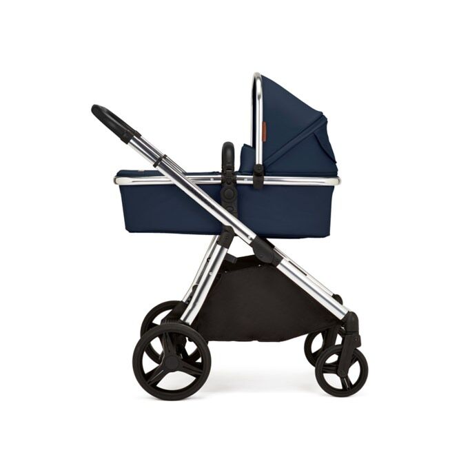 Showing carrycot on frame