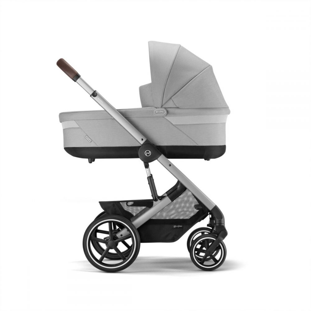 Lava Grey - COT S LUX  showing the carrycot on the chassis